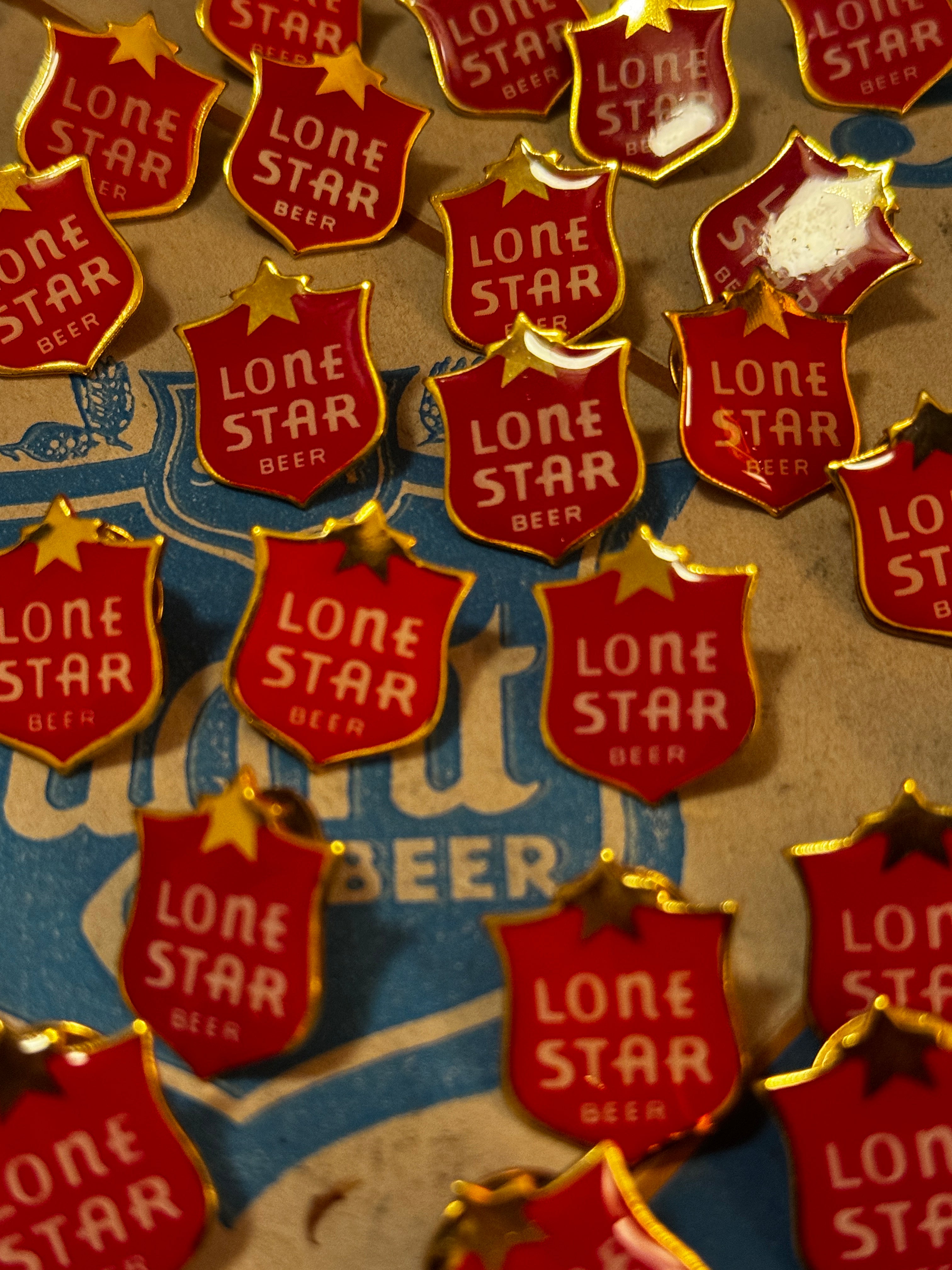 🍻Vintage Pin + Keychain Combo🍻