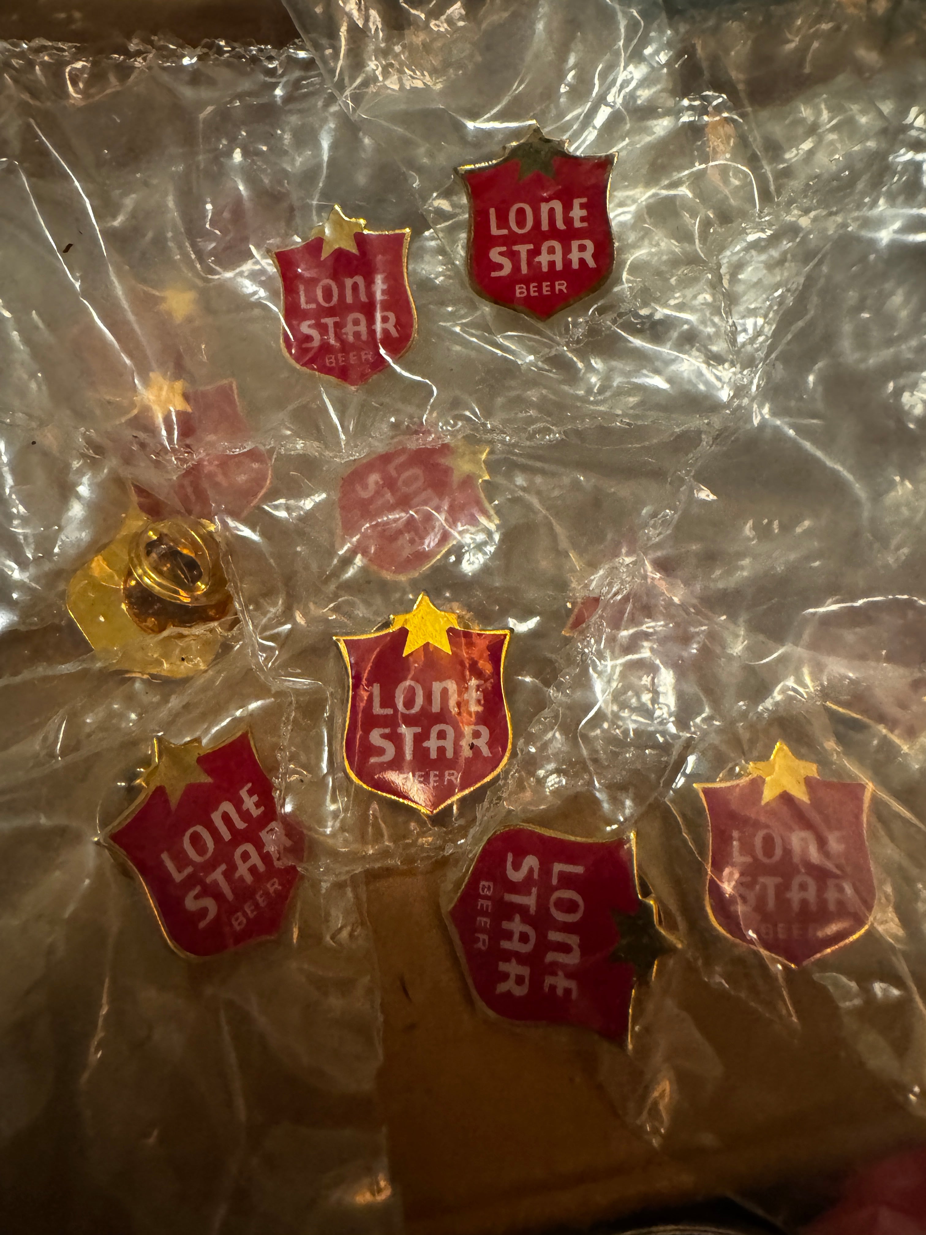 🍻Vintage Pin + Keychain Combo🍻